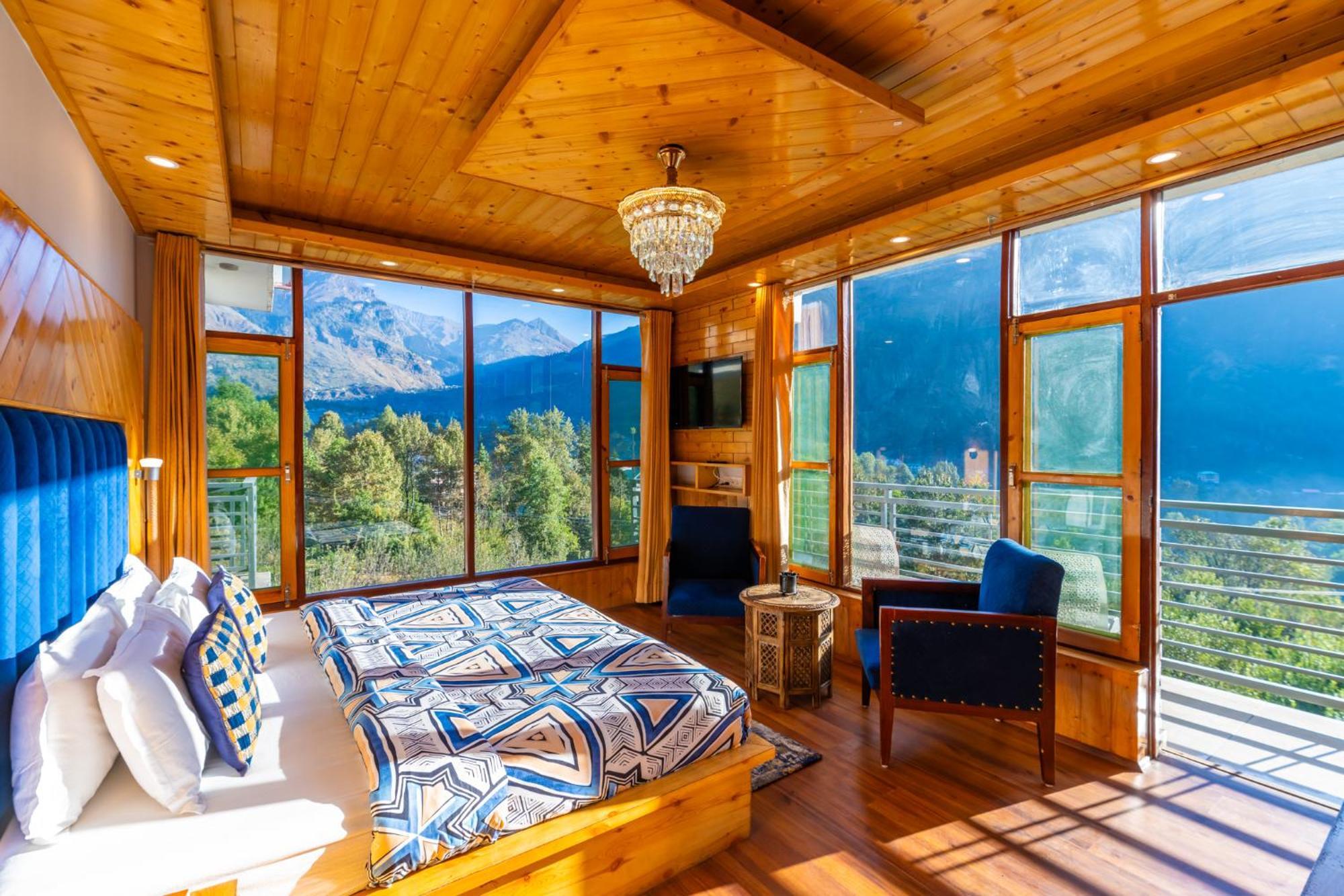The 14 Gables, Shanag, Manali - Balcony Rooms - Mountain Views - Pet Friendly - Crown Palace — Photos 3