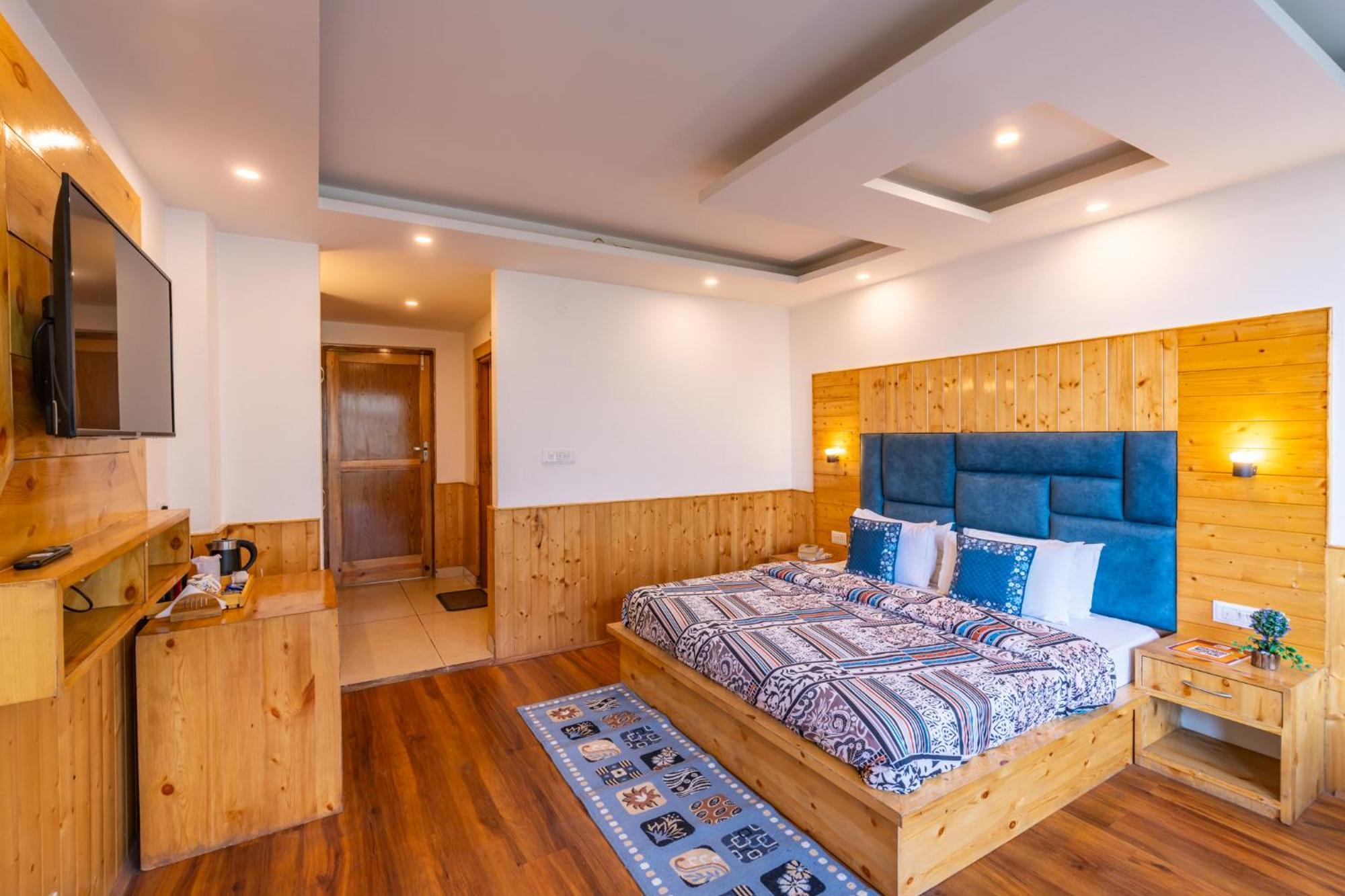 The 14 Gables, Shanag, Manali - Balcony Rooms - Mountain Views - Pet Friendly - Crown Palace — Photos 2